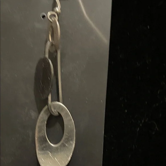 Fashion Jewelry Silver Oval Earrings - Picture 3 of 4